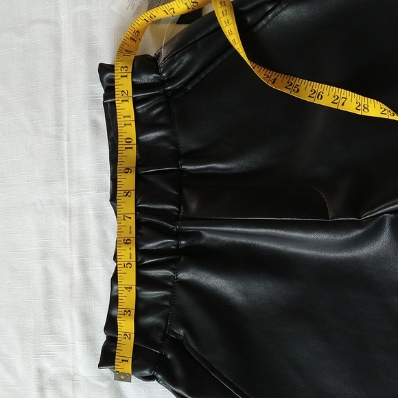 Black faux leather shorts paper bag size Xsmall - Picture 9 of 17